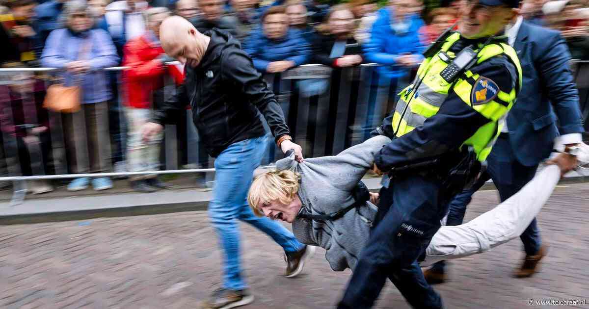 Veiligheidsexperts kritisch over beveiliging Bevrijdingsdag Wageningen: ’Is het een handgranaat, dan moet je binnen vier seconden dat podium af zijn’