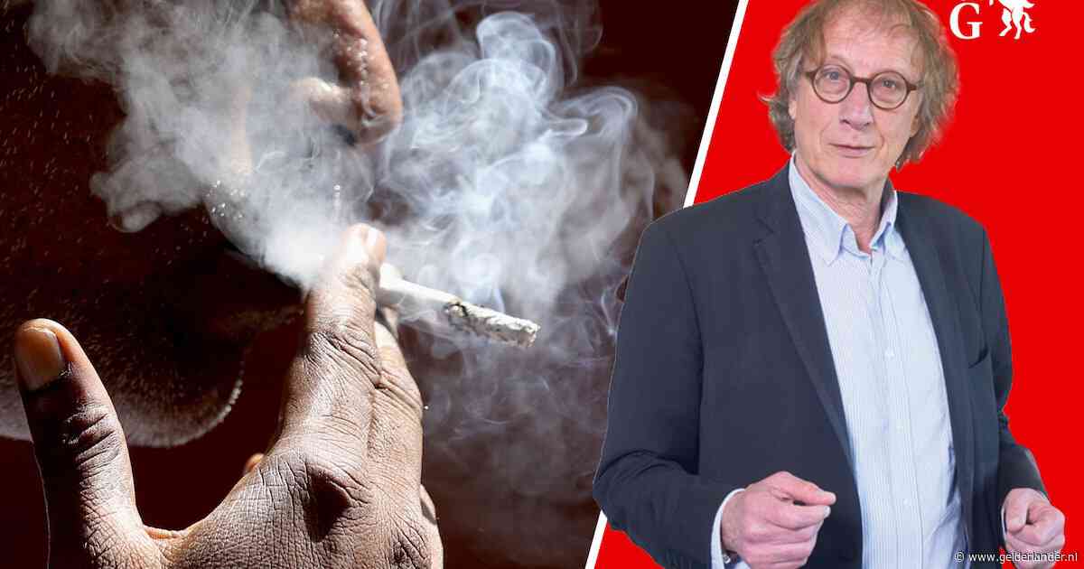 Die sigaret smaakte hier heel anders, naar oud mensenhaar