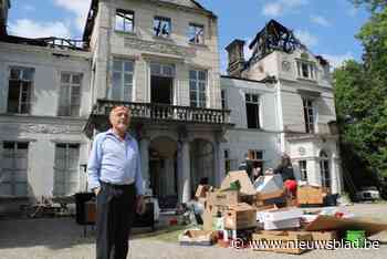 Dirk (64) staat voor jarenlange renovatie nadat zijn kasteel in vlammen opgaat: “Het wordt een miljoenenproject”
