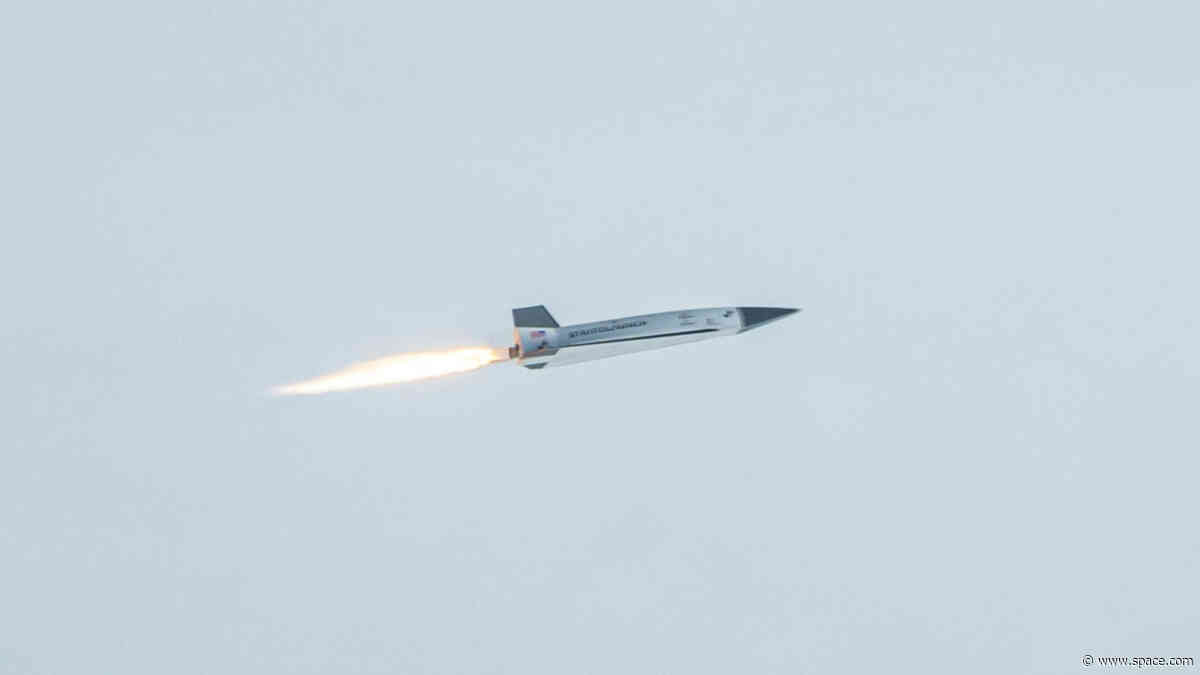 Stratolaunch's Talon-A2 prototype goes hypersonic after dropping from world's largest airplane (photos)