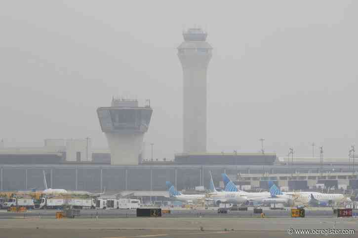 Controllers briefly lost contact with Newark planes before wider flight disruptions