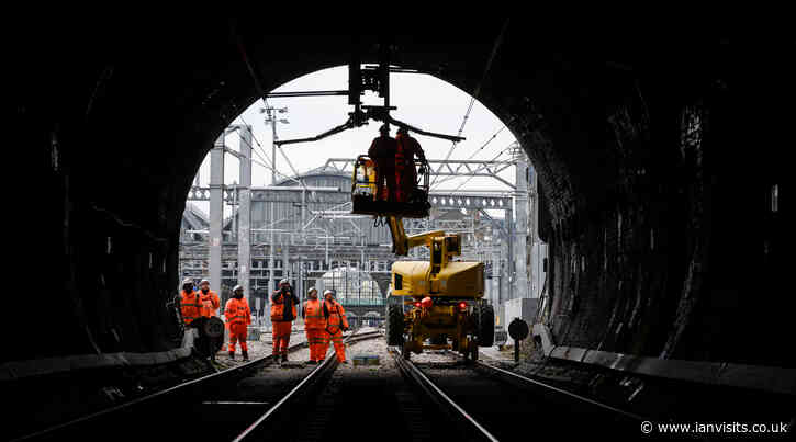 LNER and Network Rail fix mobile phone signal blackouts at King’s Cross station