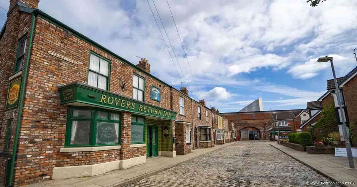 ITV Coronation Street star has 'unexpected accident' at home