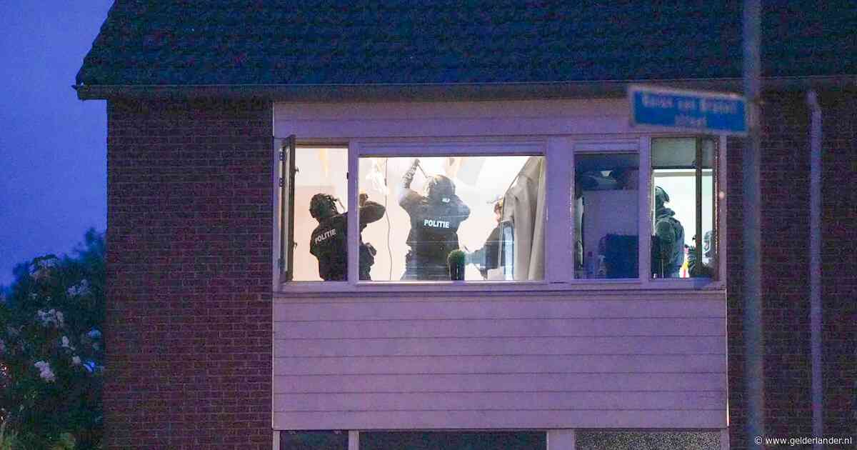 Man zou huis van ex zijn binnengedrongen, speciaal politieteam haalt hem na uren eruit