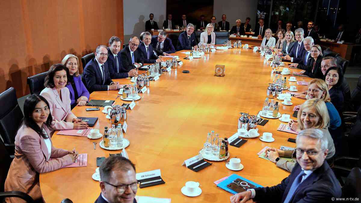 Klingbeil, Dobrindt, Wadephul: Merz regelt Hierarchie im neuen Kabinett