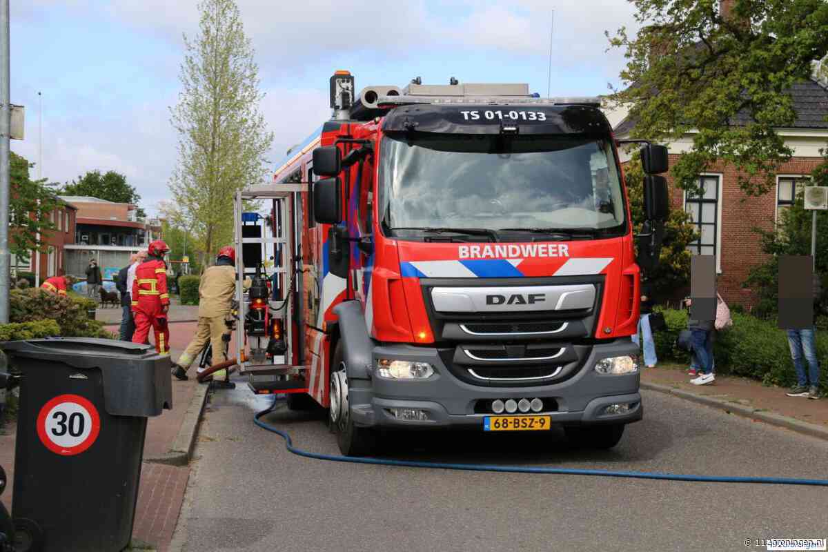 Melding dakbrand op de Hoofdstraat in Beerta, persoon in ambulance gecontroleerd (update)