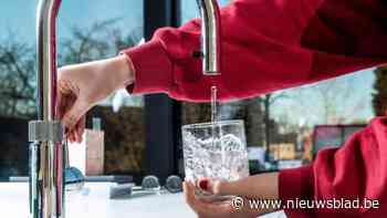 We drinken steeds meer kraantjeswater, maar toch blijft het soms taboe: “Mensen denken dat flessenwater ‘beter’ is”