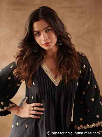 10 dazzling salwar suits to borrow from Alia Bhatt