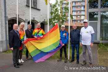 Tommeke Doethetweer (57) trekt met zijn Regenboogtocht door de stad: “Elke stap die ik zet, is voor de holebigemeenschap”