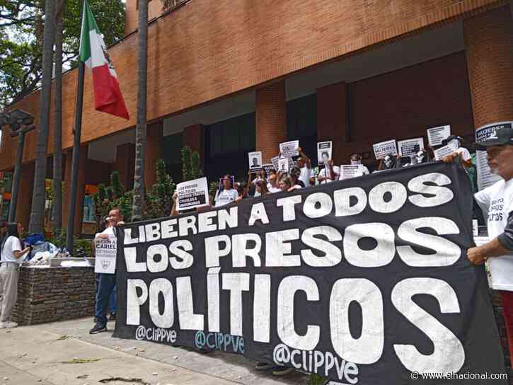 Familiares de presos políticos piden a Sheinbaum intervención urgente ante crisis en Venezuela