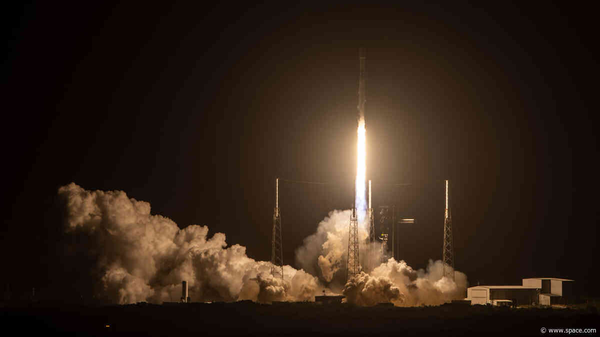 SpaceX Falcon 9 rocket launches 28 Starlink satellites to orbit from  Florida (photos)