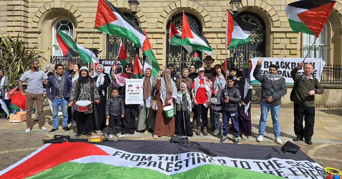 Crowds turn out to welcome Gaza charity campaigner to Blackburn