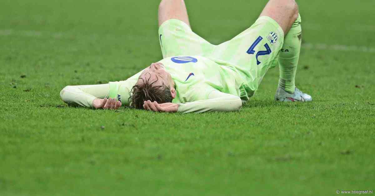 Frenkie de Jong kapot na uitschakeling Barça: ’Ik zit nog steeds met die halve finale van Ajax’