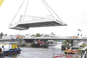 Meulestedebrug kreeg deze ochtend een nieuwe brughelft: tegen de zomer van 2026 moet alles af zijn