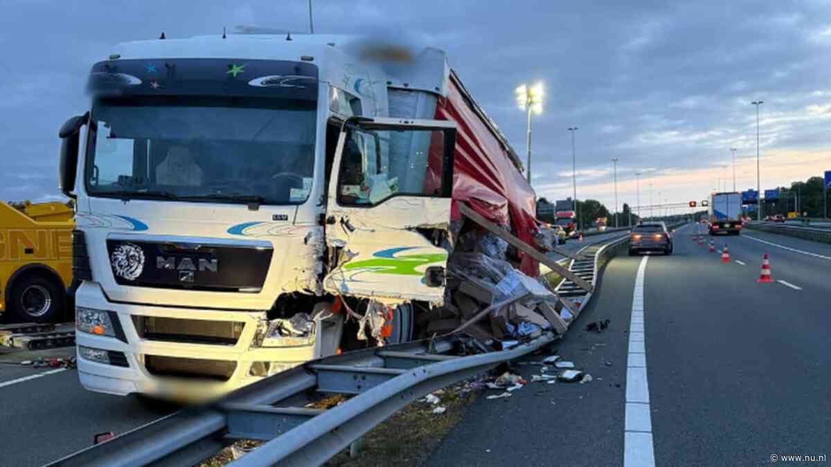 A28 bij Hoevelaken dicht na ongeluk, oproep om reis naar Utrecht uit te stellen