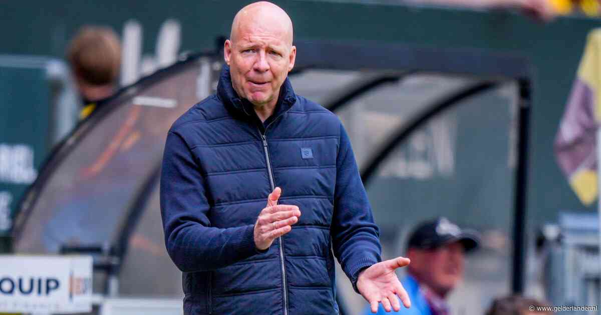 PEC promoveert assistent: Henry van der Vegt neemt na dit seizoen stokje over van trainer Johnny Jansen