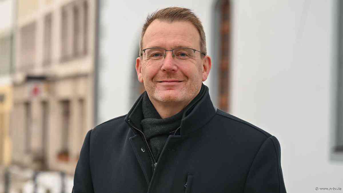 Neonazi nicht erkannt?: Ärger um Maifest-Foto von Mittelsachsens neuem Landrat