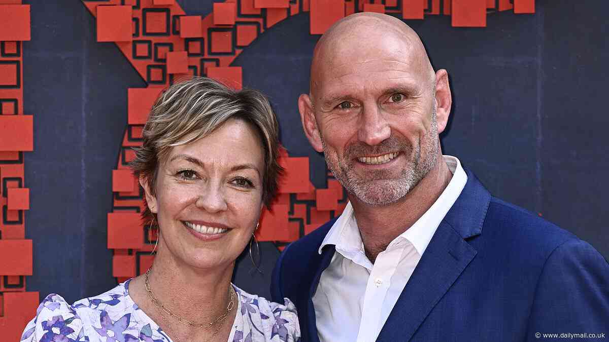 Lawrence Dallaglio's estranged wife sells their £2.7million former home in bid to save England rugby star from bankruptcy