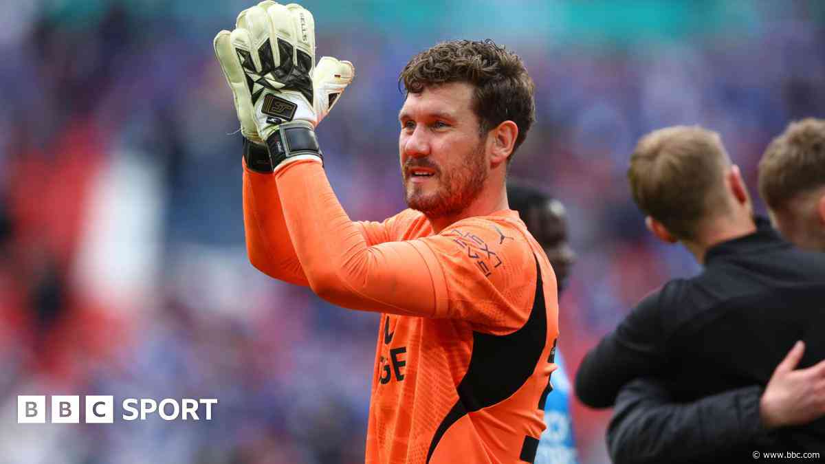 Goalkeeper Steer released by Peterborough