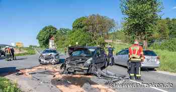 Frontalcrash im Kreis Bamberg fordert Verletzte - erschwerter Einsatz