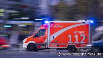 Auto fährt in Haltestelle in München: Drei Schwerverletzte