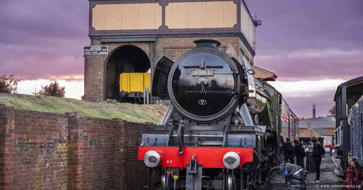 Iconic Flying Scotsman spotted in Oxfordshire and now on display in Didcot
