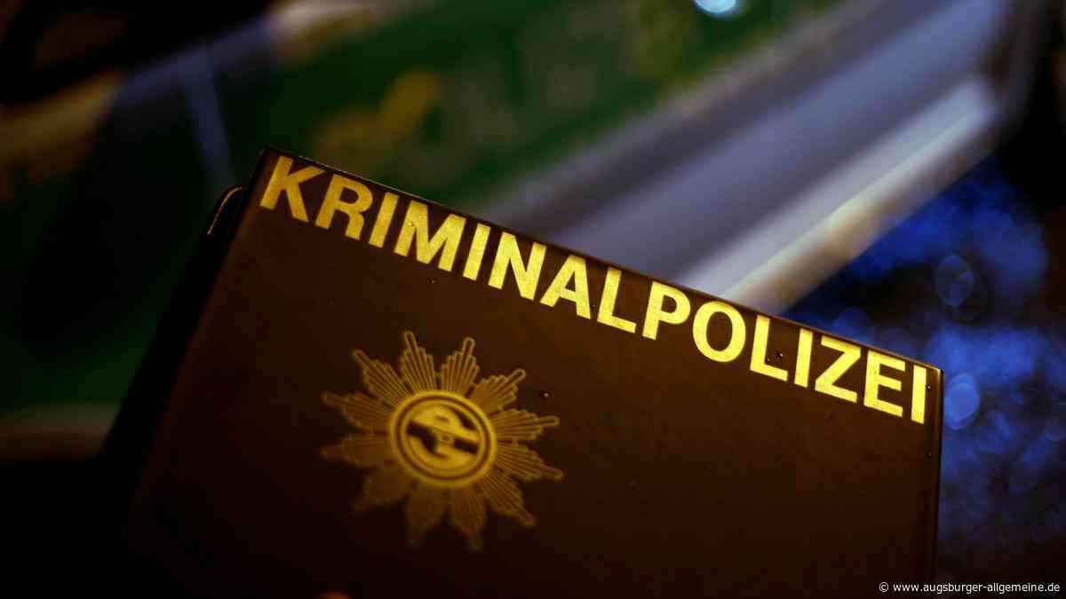 Zwei maskierte Täter feuern Schüsse auf Besucher eines Lokals