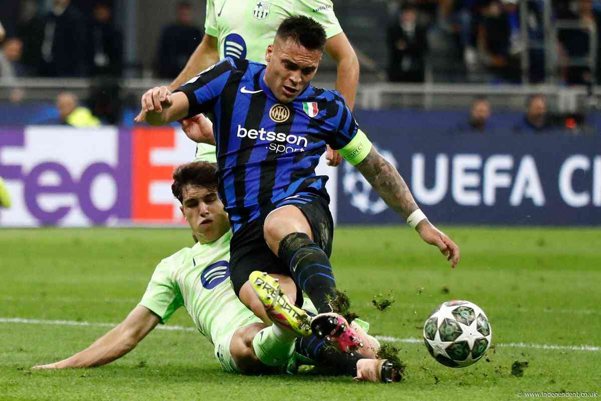 Arsene Wenger says referee made major mistake in Inter’s Champions League win over Barcelona