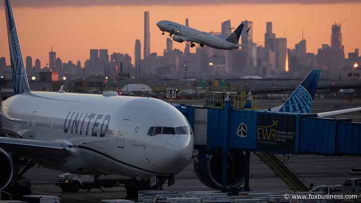 Newark airport 'one of many volcanoes waiting to erupt,' pilot says