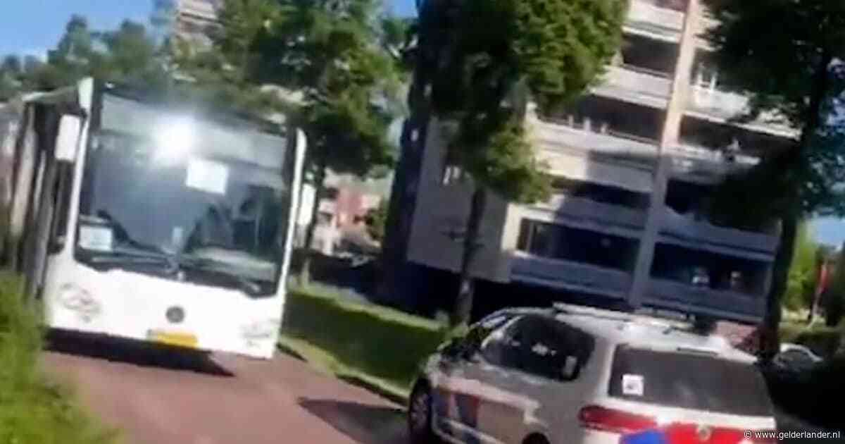 Buschauffeur Senna (20) knock-out geslagen, zijn baas is woedend: ‘Onvoorstelbaar’
