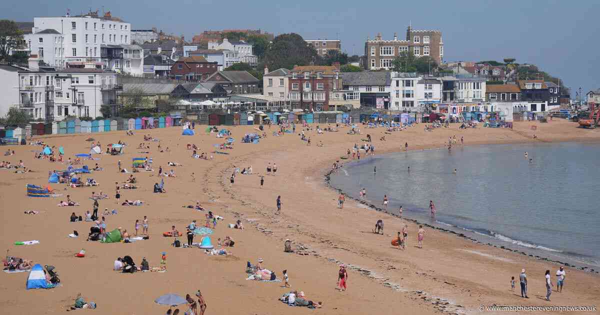 Met Office warns of ‘cold water shock’ for Brits planning to swim in sea as temperatures reach 23C this weekend