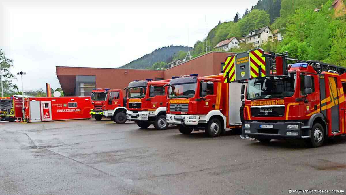 Trotz Brand in Bad Wildbad: Feuerwehr feiert unter schwierigen Bedingungen