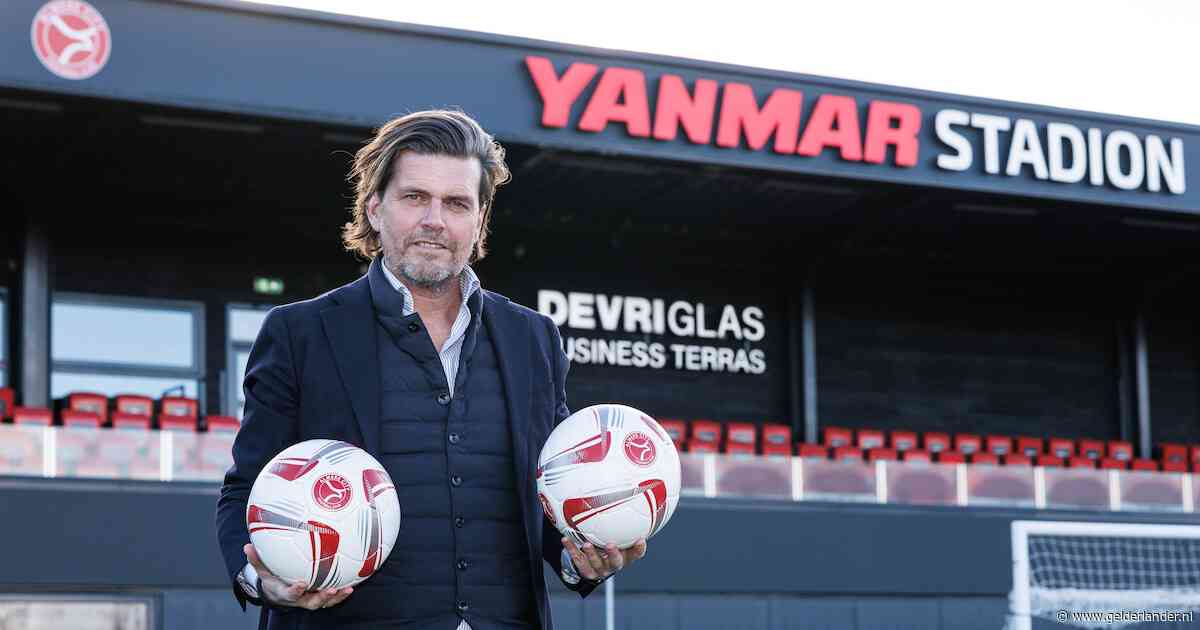 Almere City-directeur wil club laten groeien, maar voelt zich soms geremd: ‘In wereld van ambtenaren is willen niet altijd kunnen’