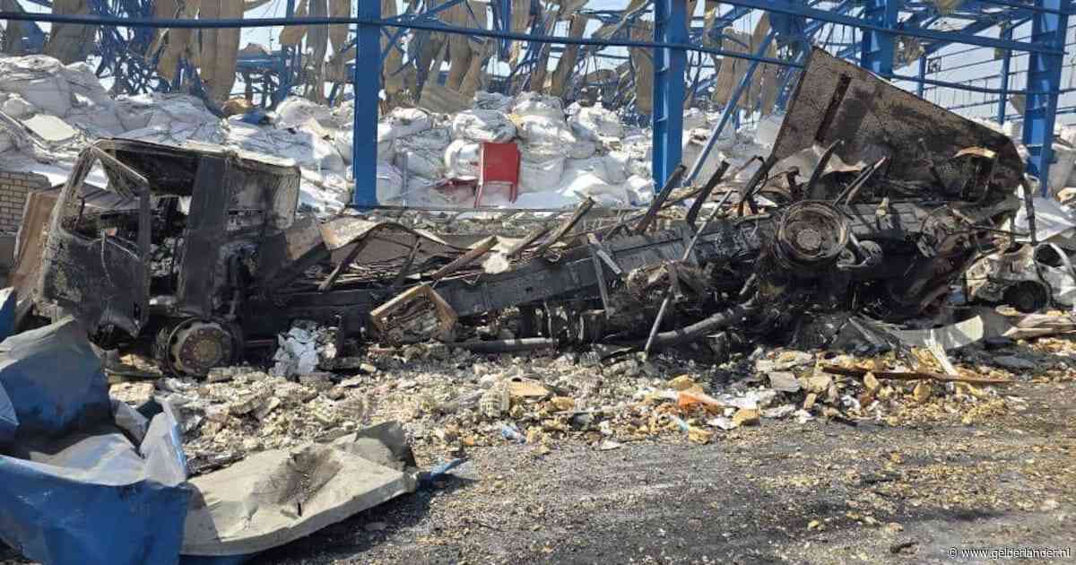 Vrachtwagen vol hulpgoederen van Motalib en Govert Sweep vernietigd bij explosie in Iran: ‘Er is niets meer van over’