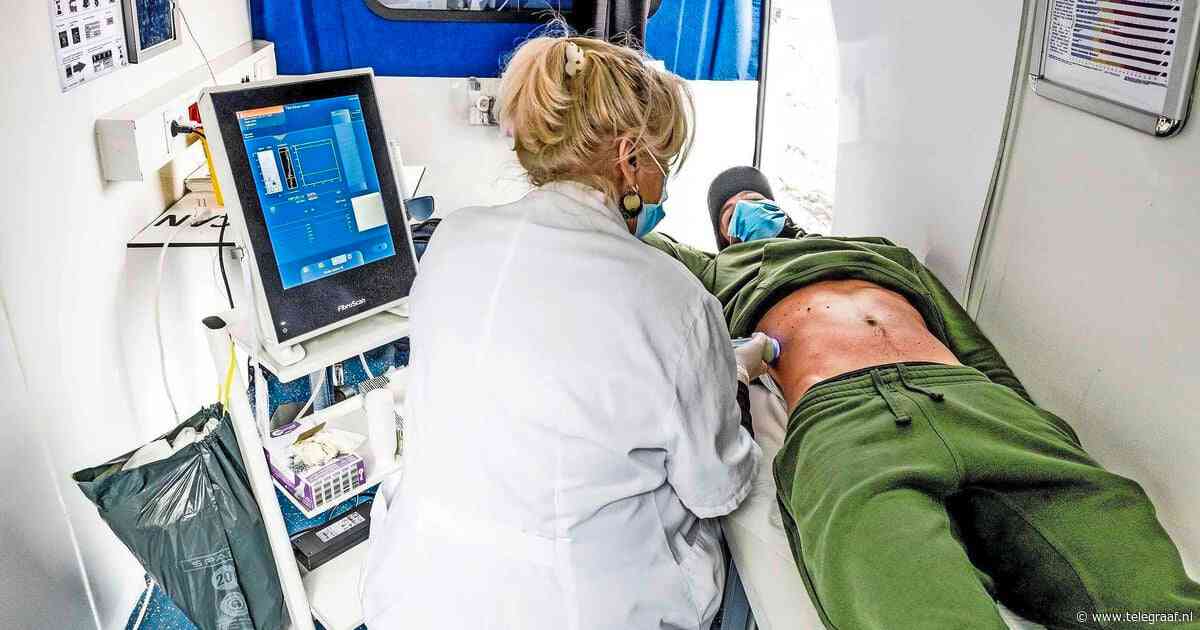 Massaal in de rij voor gratis levertest: ’Biertje en buikje’ eisen hun tol