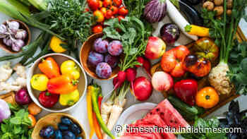 5 foods rich in flavonoids that may help you age better, according to experts