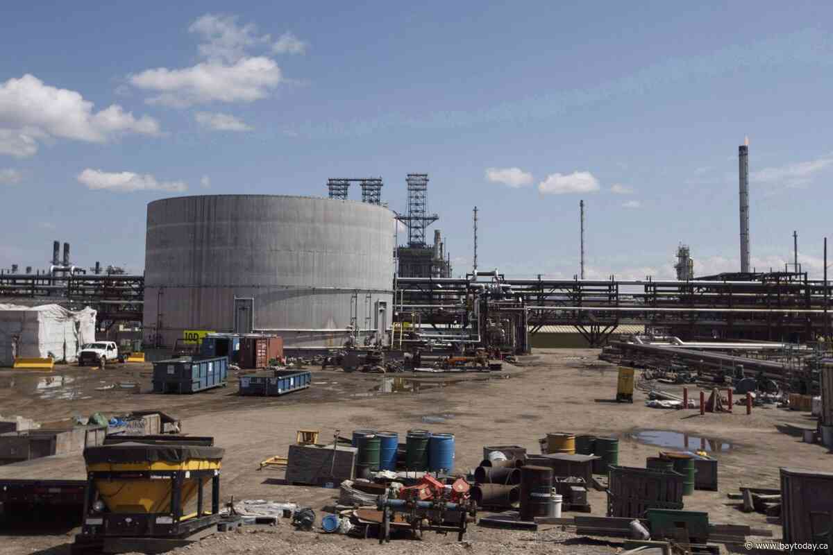 Heavy lifting begins as Suncor starts refurbishing decades-old upgrader components