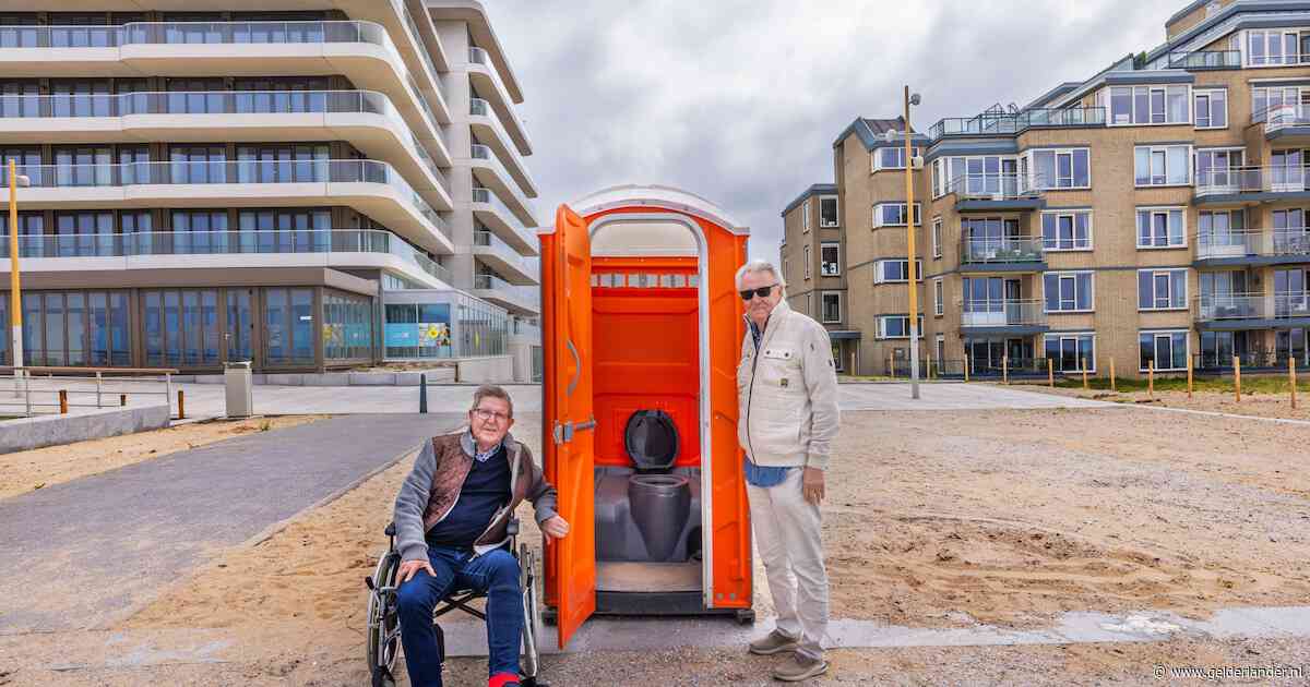 Urinoirs verpesten uitzicht van luxe appartementen aan zee: ‘Ik kijk de hele dag naar piemels’