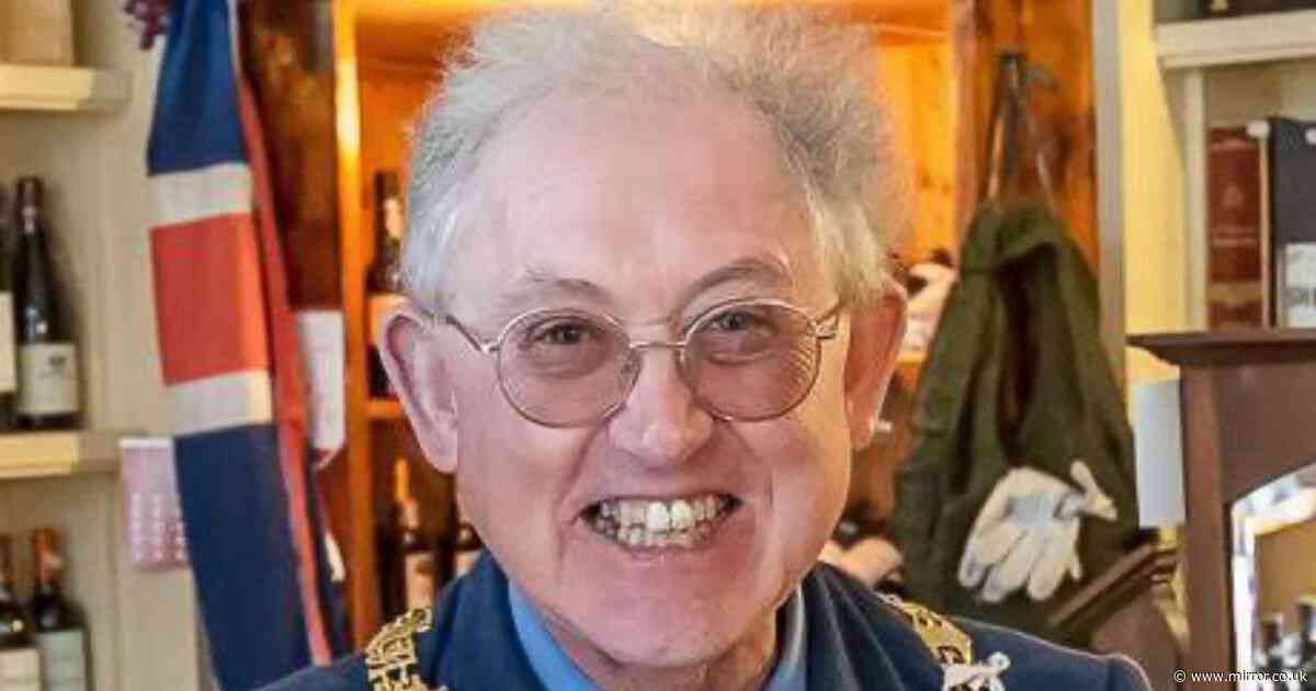 Stalker mayor caught out after sending 'fixated' love letters to wrong woman