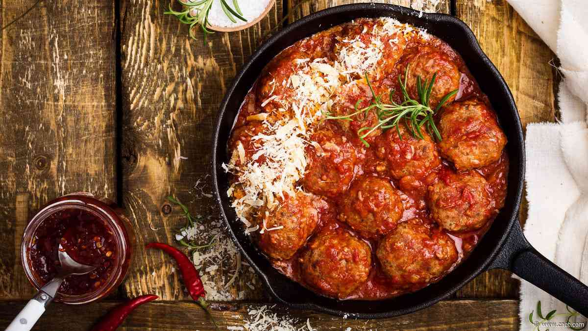 Don't Even Think About Putting These 4 Foods In Your Cast-Iron Skillet
