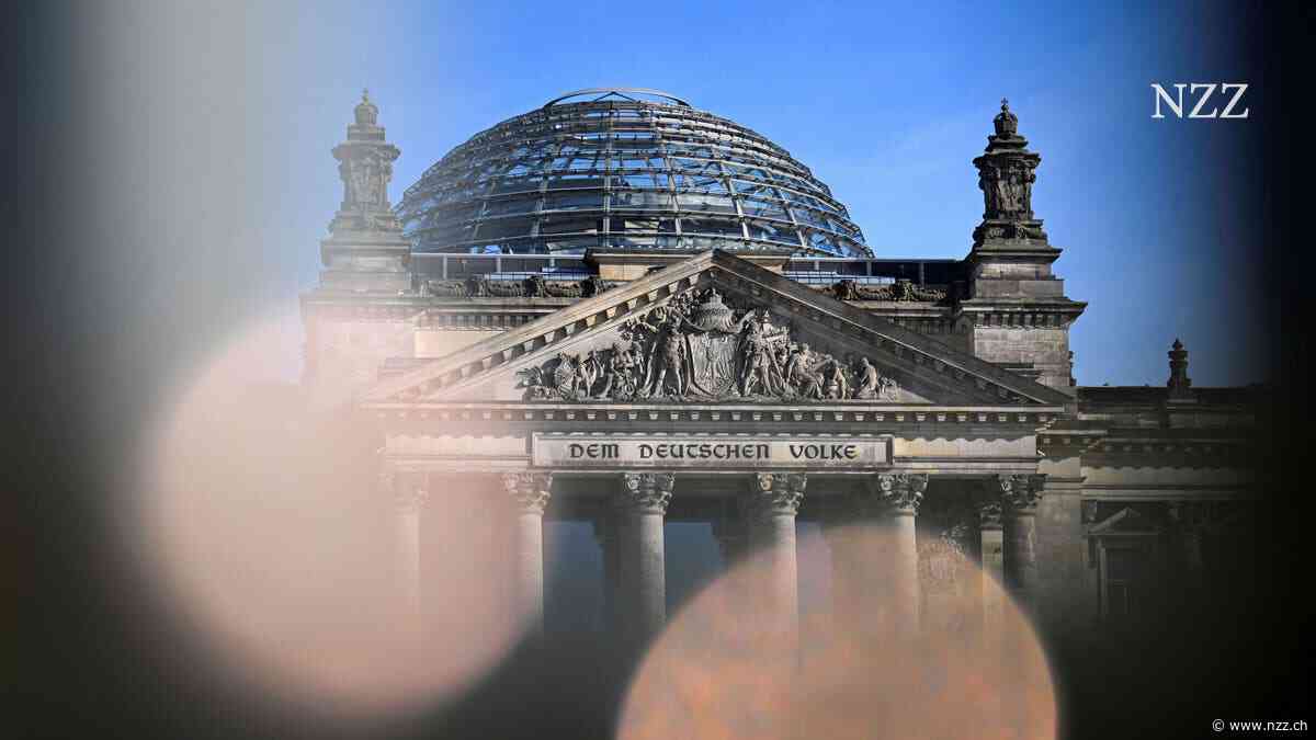 Zu hohe Schulden und harte Forderungen aus Amerika: was Deutschland von Ludwig Erhard lernen kann