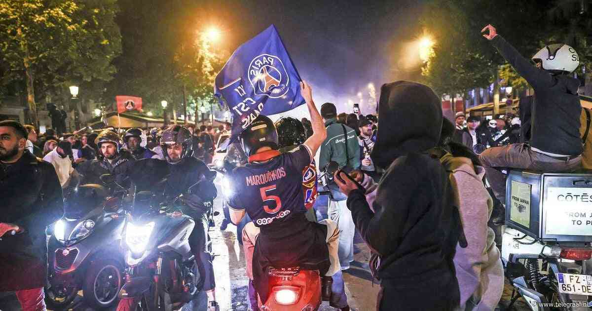 Auto rijdt in op voetbalfans na Champions League-duel in Parijs