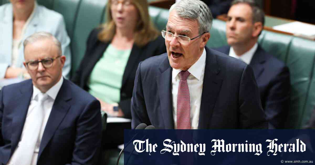Dreyfus told he will be dumped, heaping pressure on PM to save him