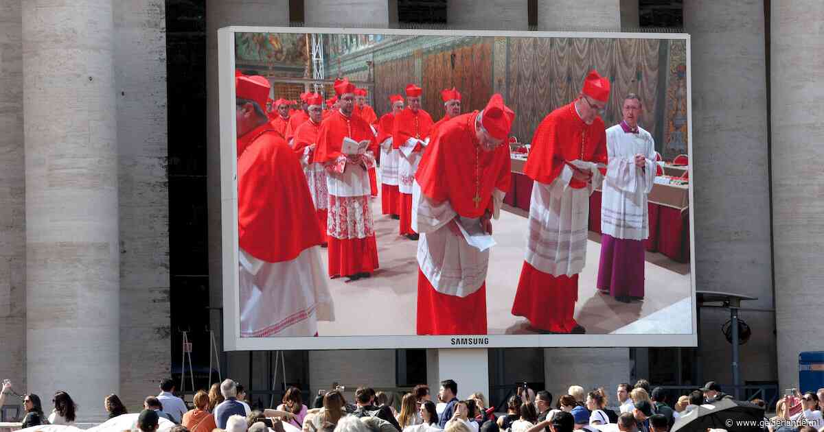 LIVE Nieuwe paus | Kardinalen beginnen in Sixtijnse Kapel aan tweede dag conclaaf: vier stemrondes