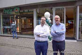 Vader en zoon Maddelein openen gloednieuwe en ruime Pearle-winkel: “Deze mooie uitstraling past bij onze stad”