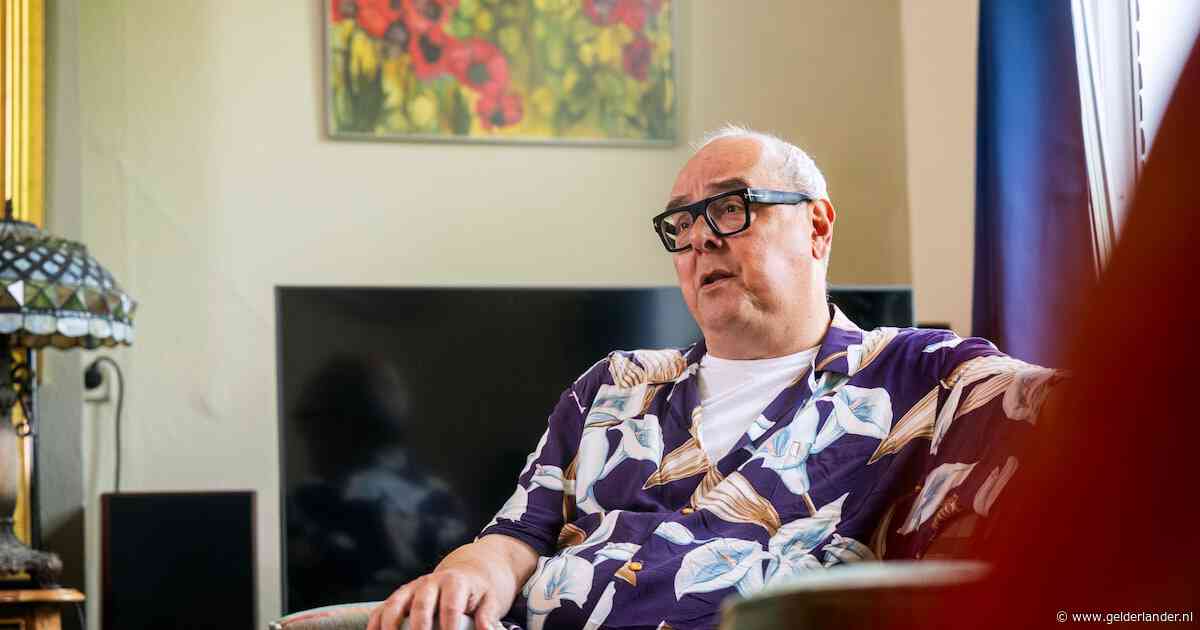 Gevierde jazzzanger Ronald worstelde met Indisch zwijgende vader en homoseksualiteit, maar komt bovendrijven met nieuw album