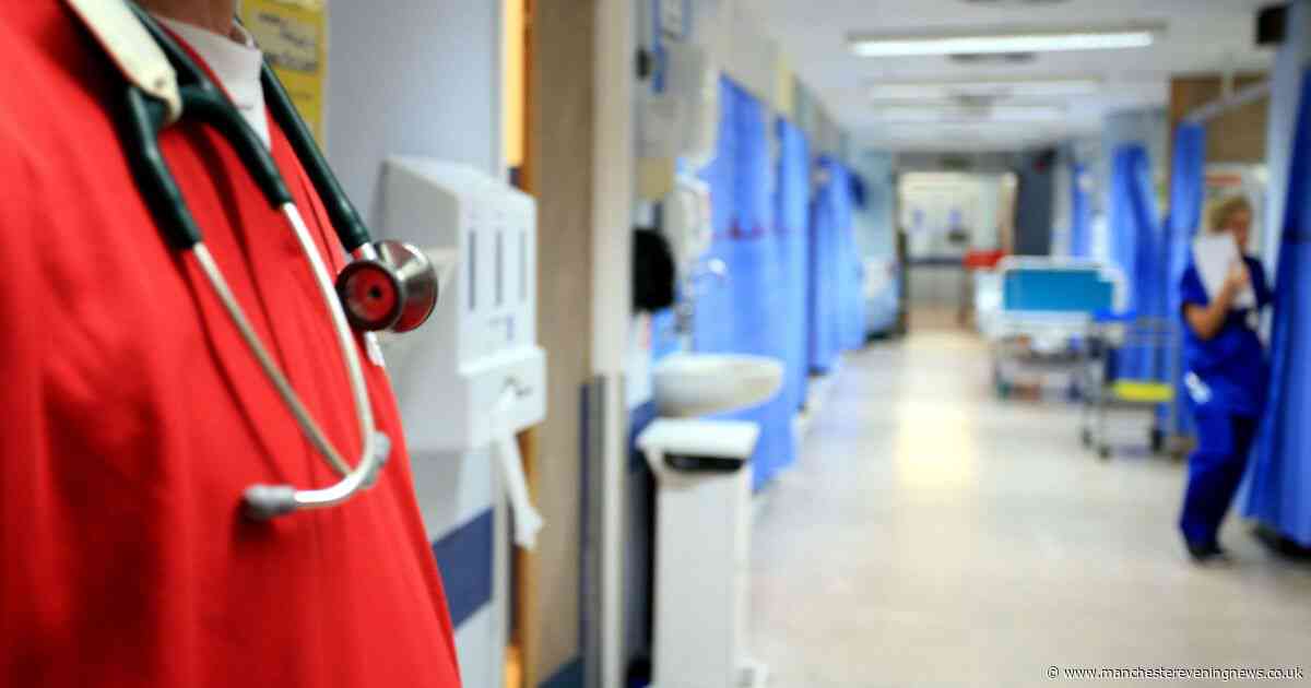 Norovirus symptoms to look out for as highly contagious outbreak shuts NHS wards