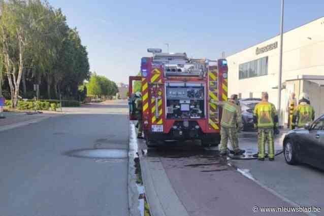 Brandweer kan brandend deel van camera op heftruck snel blussen