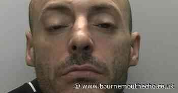 'Do not approach': Police hunt for wanted convict