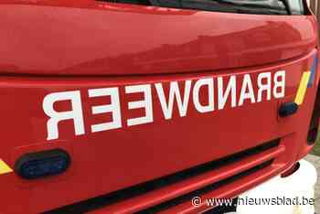 Brandweer controleert straat na gasgeur
